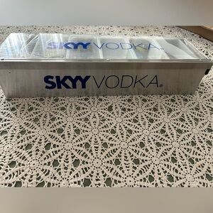 Bar condiment fruit Caddy by SKYY Vodka. NWOT 18” x 6” x 3” . 6 individu…
